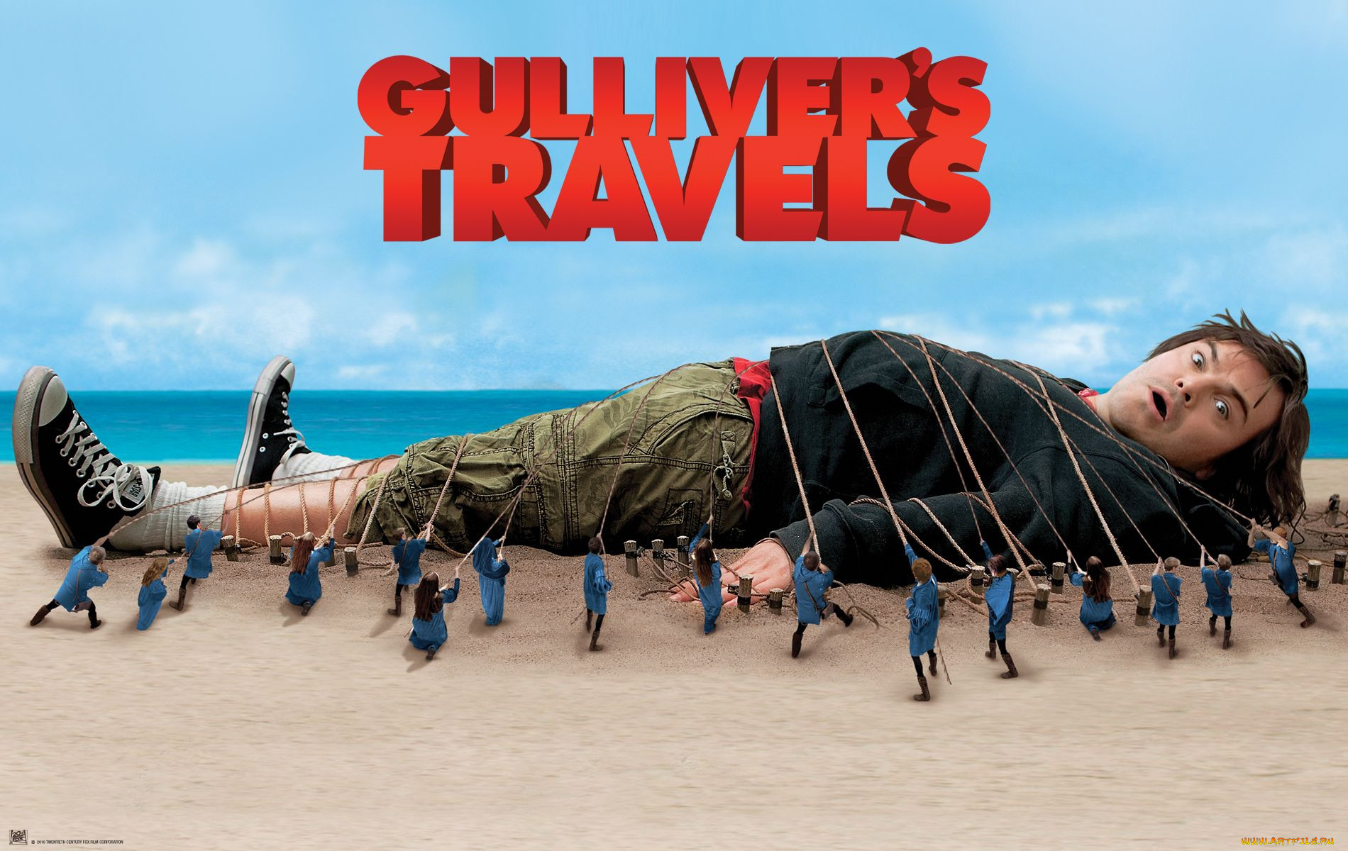 Маленькие люди связали большого человека. Gulliver's Travels 2010.